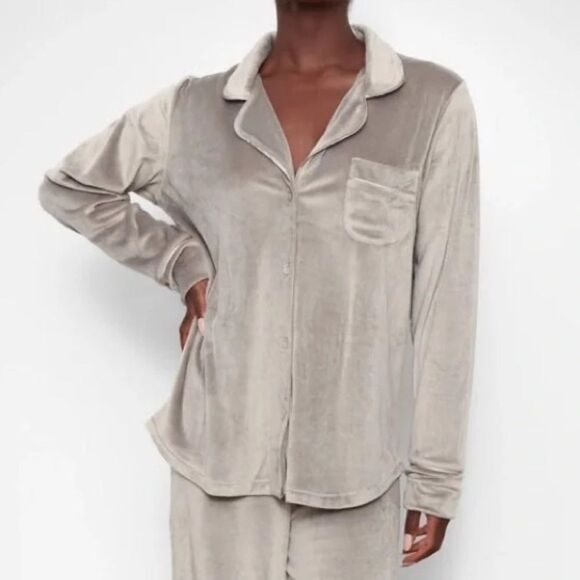 Skims Velour Sleep Top - Smoke - 4x - Picture 4 of 10